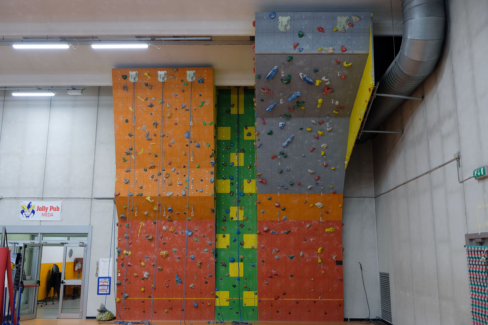 Palestra di arrampicata CAI Meda, fotografia 1 di 6